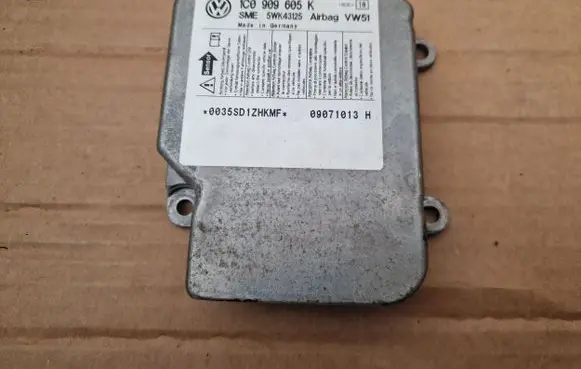 Volkswagen Polo Airbag control unit/module 1C0909605K