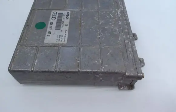Audi A4 S4 B5 8D Engine control unit/module 8D0907557