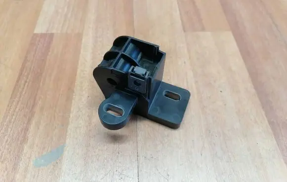 Radiator mount bracket