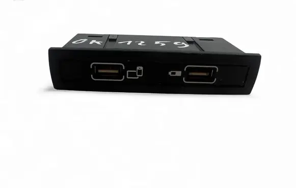 Mercedes-Benz A W176 USB socket connector A1728201700