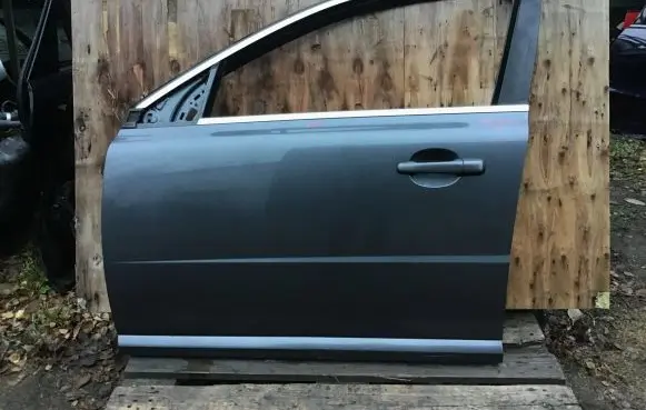 Volvo V70 Front door