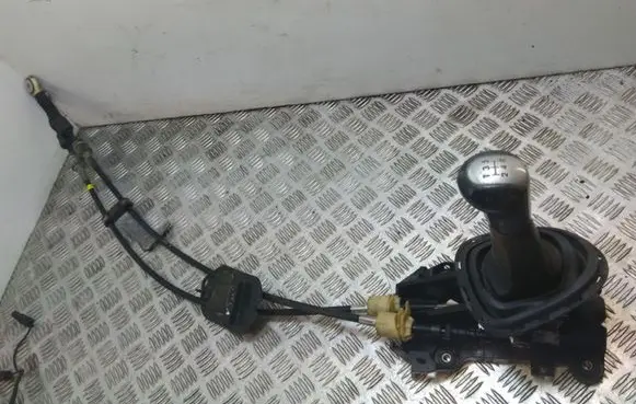 Toyota Yaris Gear shifter/selector 335300D040
