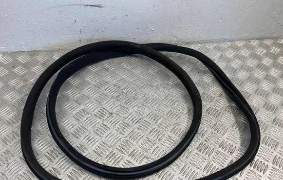 Mercedes-Benz C W204 Front door rubber seal A2046970951