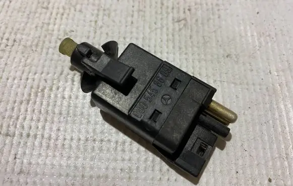 Mercedes-Benz E W124 Brake pedal sensor switch 0005458609 A0005458609
