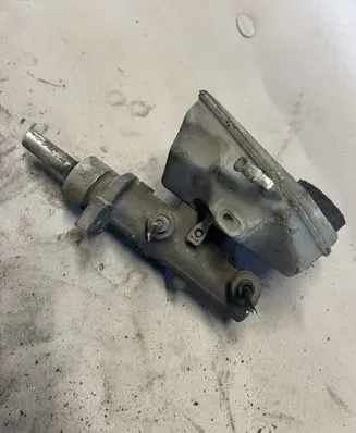 Peugeot 607 Master brake cylinder 221304 22130