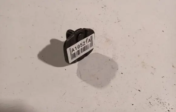 Nissan Note (E11) Front door lock loop/hook striker 