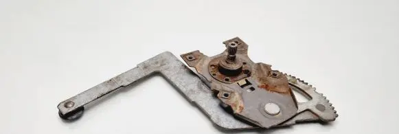 Rear door manual window regulator