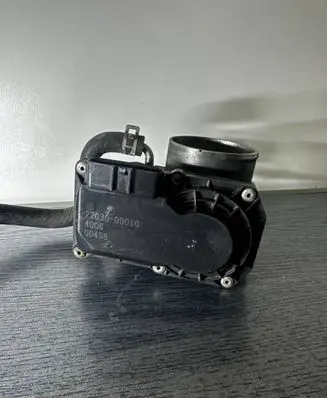 Toyota Avensis T250 Throttle valve 220300D010 4D06 00498