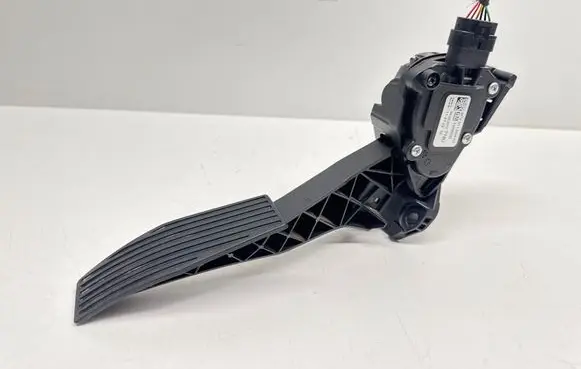 Opel Astra K Accelerator throttle pedal 13466235 6PV01155407 04022017776U