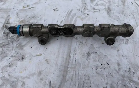 Opel Vivaro Fuel main line pipe H8200484405 013324L4 0445214104