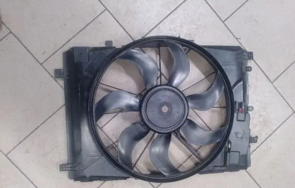 Mercedes-Benz B W246 W242 Electric radiator cooling fan A2465000064