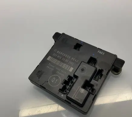 Mercedes-Benz E W211 Door control unit/module 2118703385 SW2907 00406075