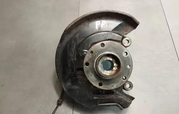 Renault Kadjar Front wheel hub spindle knuckle