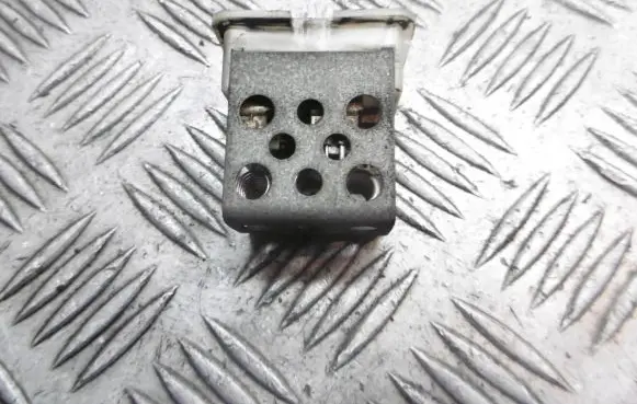 Opel Astra G Heater blower fan relay 90560362