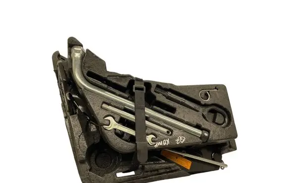 Audi Q7 4L Tool set 4L0012113E