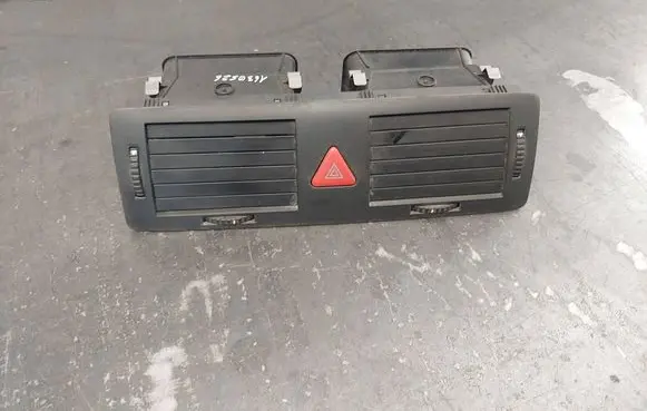 Skoda Fabia Mk1 (6Y) Dash center air vent grill 6Y0820951