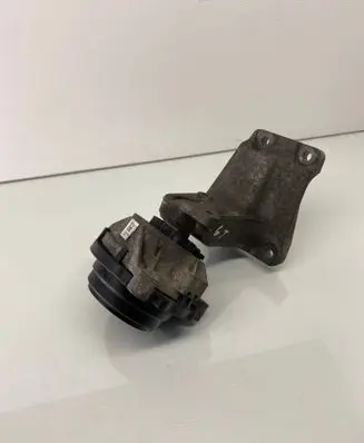 BMW 3 GT F34 Engine mount bracket 678765803 678861201