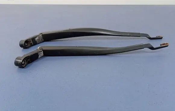 Lexus IS 220D-250-350 Front wiper blade arm