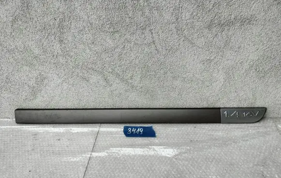 Renault Megane II Front door trim (molding) 8200073471