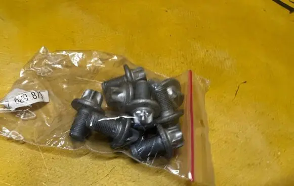 BMW X5 E70 Nuts/bolts 24407629873 7629873