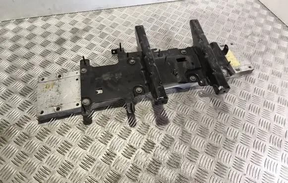 Peugeot 208 II Engine mounting bracket 9834471180 KA1590690001