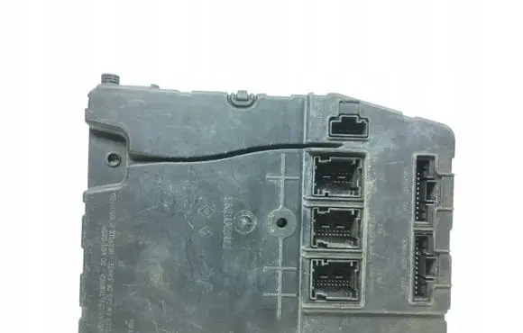 Renault Megane II Fuse module 8200525384