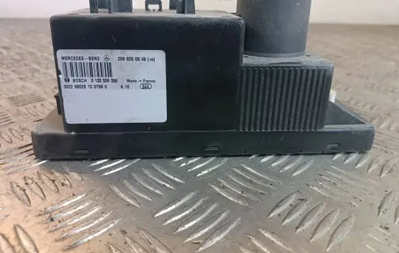 Mercedes-Benz C W202 Central locking vacuum pump 2088000948 0132006356