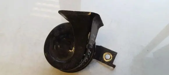 Nissan Micra Horn signal E9011157