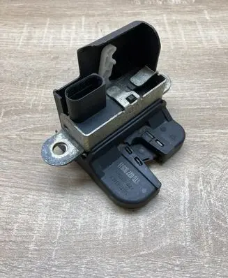 Volkswagen Touran I Tailgate/trunk/boot lock/catch/latch 1T0827505H