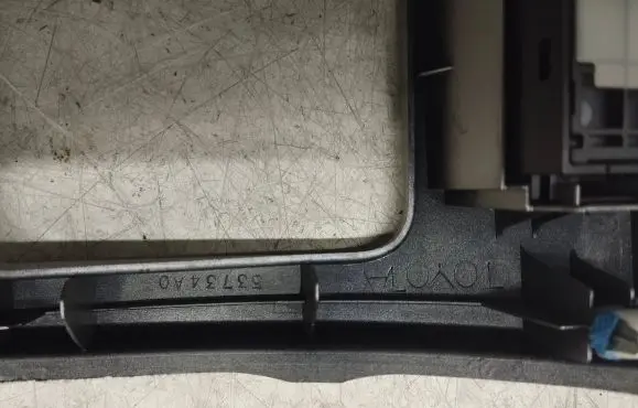Toyota Corolla Verso E121 Radio/GPS head unit trim 