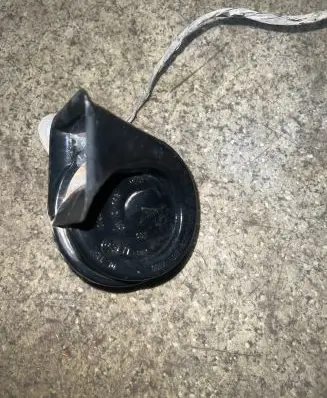 BMW 5 E39 Horn signal 703881157 27143