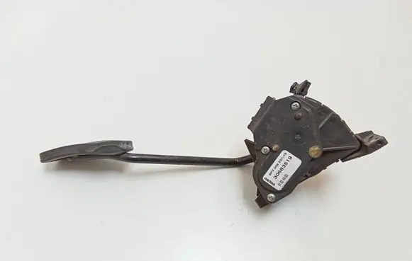 Volvo XC90 Accelerator throttle pedal 30683519
