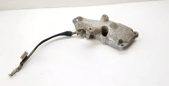 Engine mounting bracket