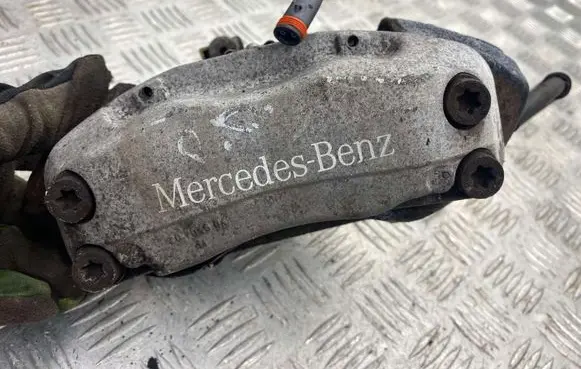 Mercedes-Benz E W211 Front brake caliper 20704704 2070470411