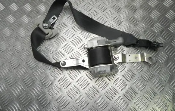 Subaru Legacy Front seatbelt H074101 M2672