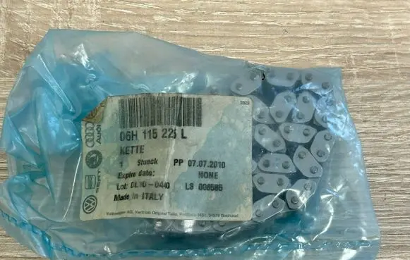 Volkswagen Tiguan Oil pump chain 06H115225L