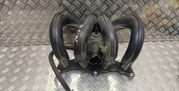 Toyota Yaris Intake manifold