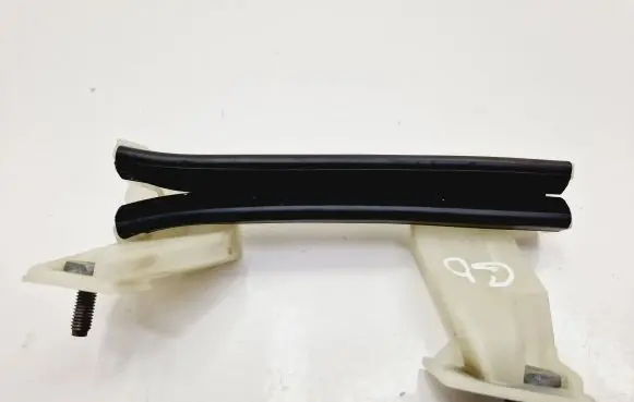 Peugeot 2008 II Rear door windshield rail 9825959580
