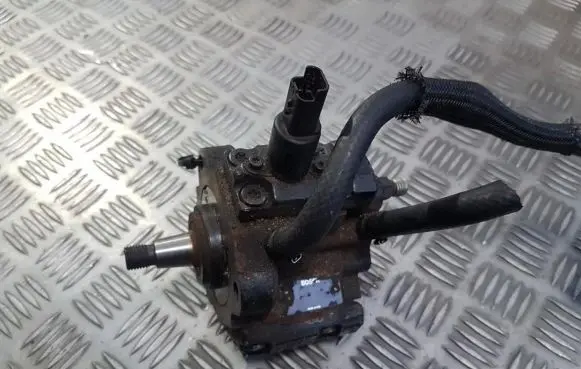 Peugeot 406 Fuel injection high pressure pump 0445010010