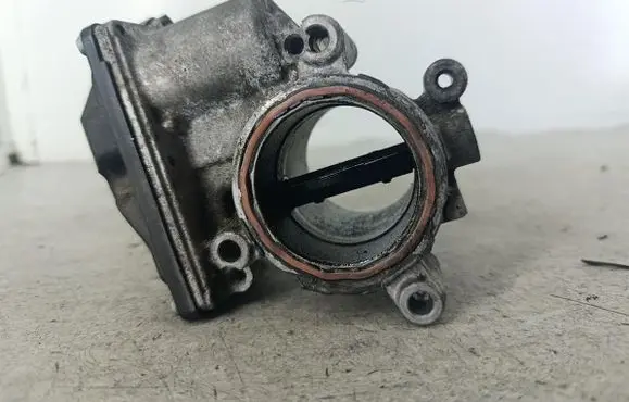 Volkswagen Tiguan Throttle body valve 03L128063E