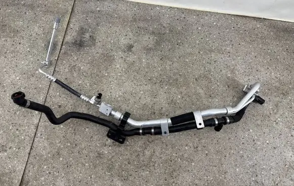 BMW X7 G07 Engine coolant pipe/hose 6821653