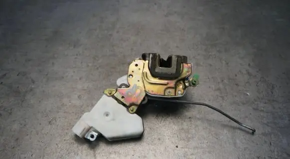 Nissan Almera Front door lock 8055389918