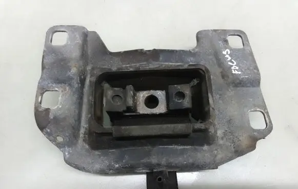 Ford Focus Engine mount bracket