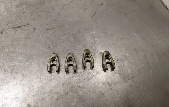 Suzuki Grand Vitara II Fuel Injector clamp holder 