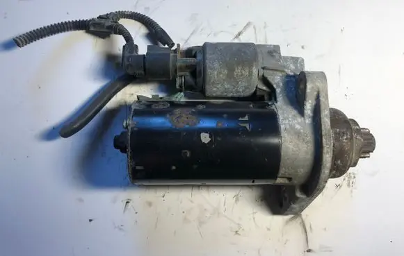 Volkswagen Caddy Starter motor 02Z911024