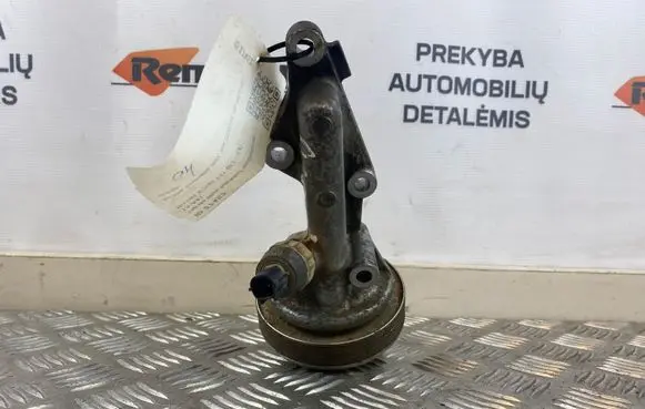 Nissan X-Trail T30 Oil filter mounting bracket