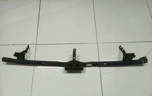 Radiator mount bracket