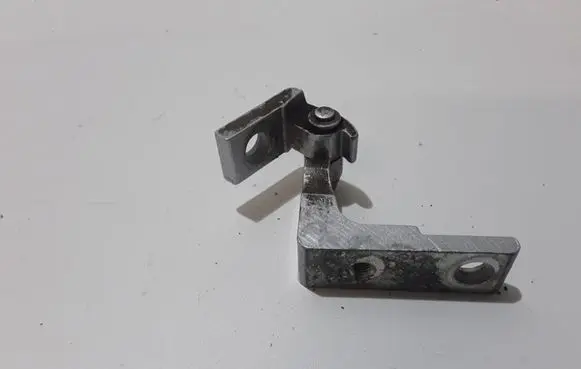 Volkswagen Touareg I Front door upper hinge