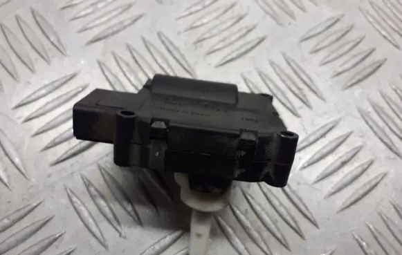 Audi A6 S6 C6 4F A/C air flow flap actuator/motor 0132801359