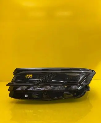 Volkswagen Touareg III Headlight/headlamp 761941081A